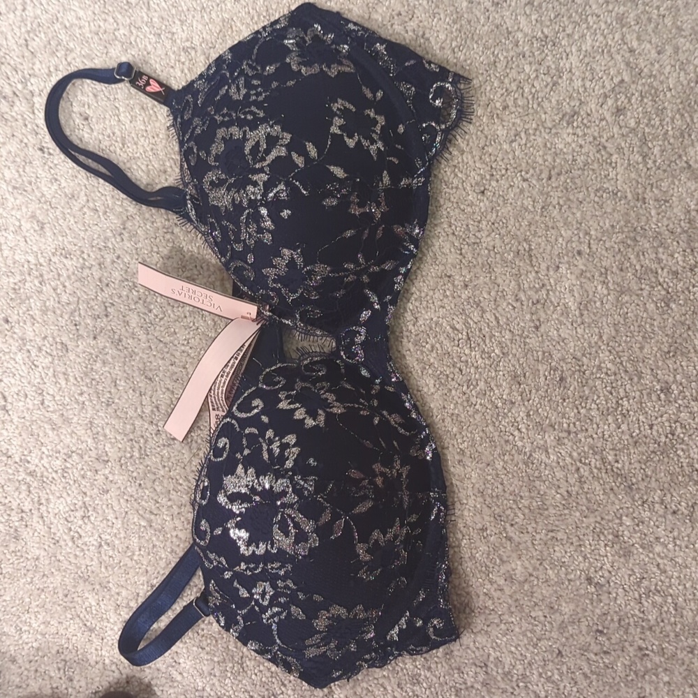 Victoria's secret seamless bra, 36B